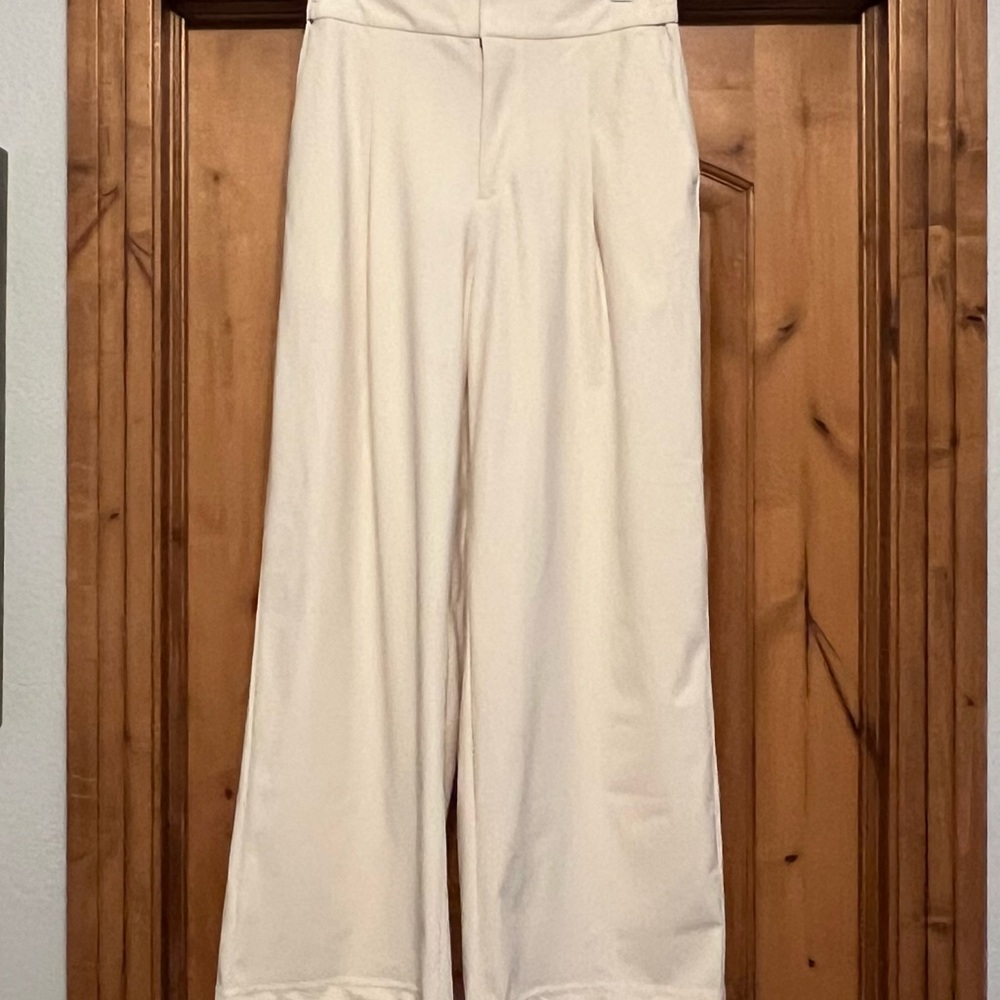 Athleta Wide Leg Pants in Cream size 4